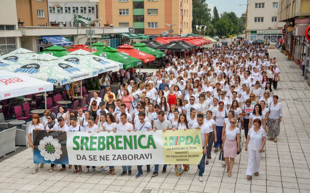 Brojni građani obilježili godišnjicu genocida u Srebrenici