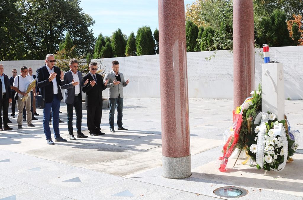 Delegacije PDA položile cvijeće na spomen-obilježja poginulim borcima Drugog korpusa