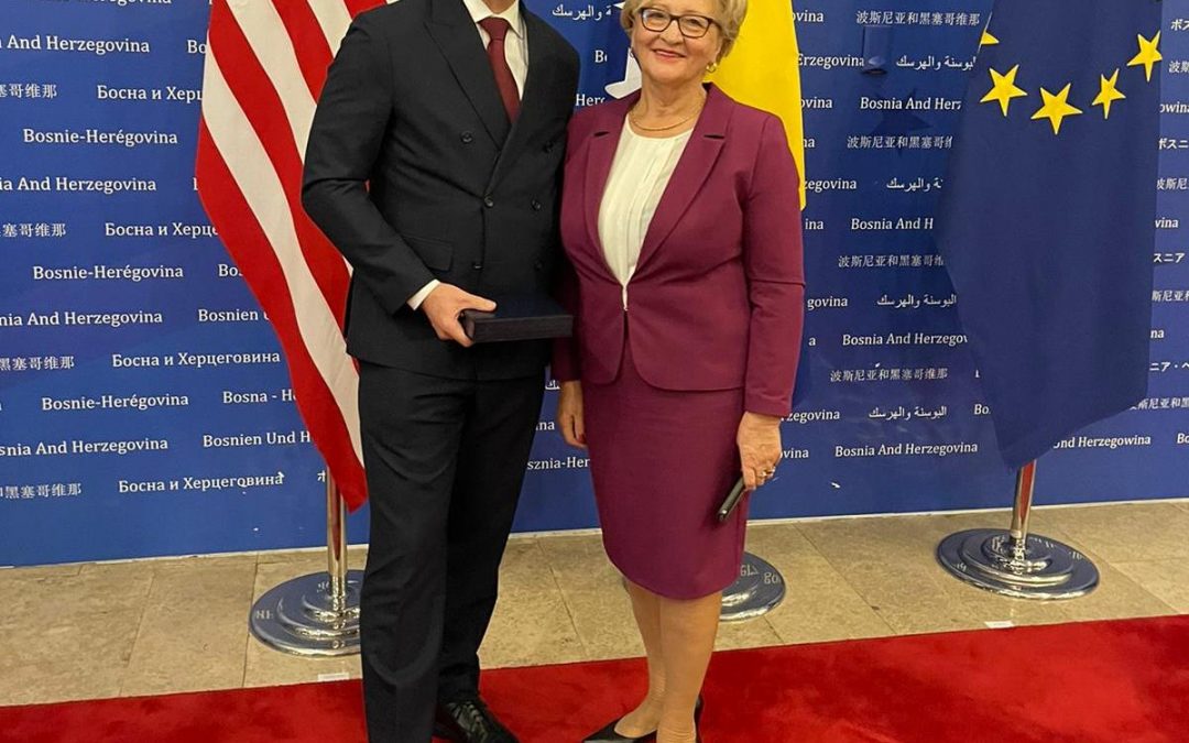 Azra Pašalić na ceremoniji dodjele ordena američkom ambasadoru