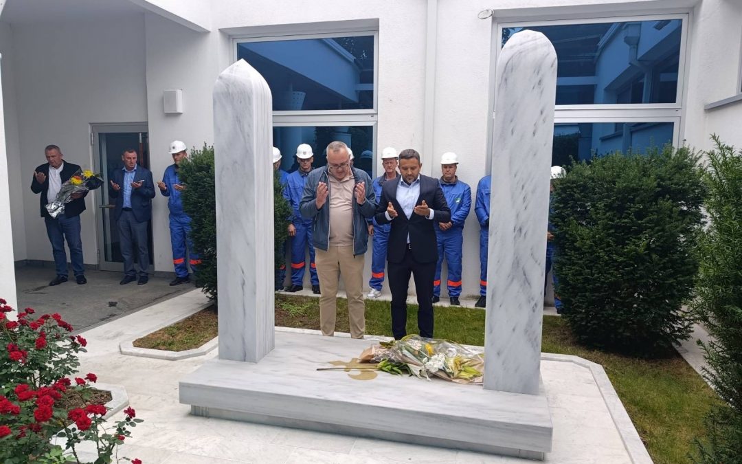 11. godišnjica smrti: Delegacija PDA odala počast Sulejmanu Tihiću